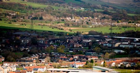 Ten miles from town: Life on the Manchester overspill .